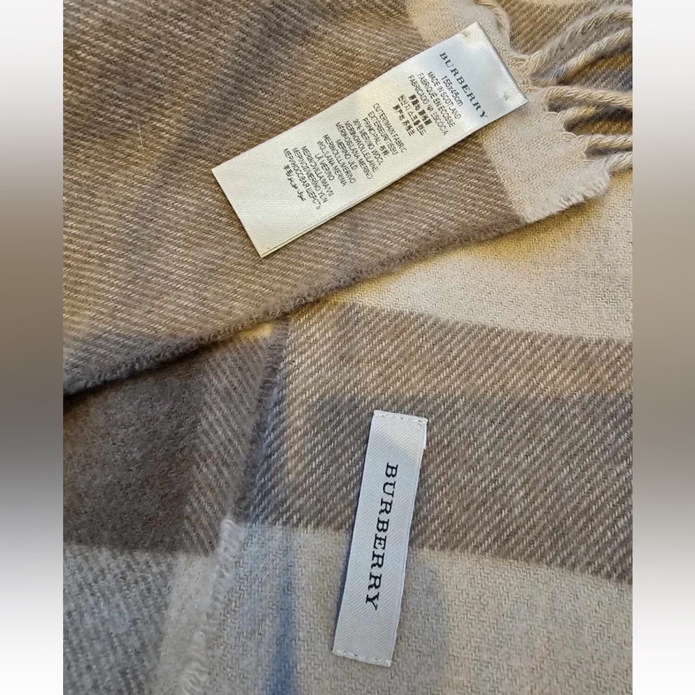 New Burberry Gray Nova Check Fringe Blanket Scarf - Picture 2 of 3